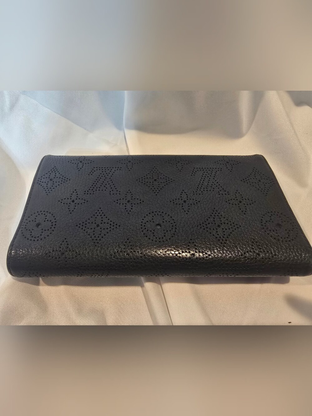 AUTHENTIC Louis Vuitton Long Wallet – Classic Flap & Clasp – Amelia Mahina-black - Picture 2 of 11
